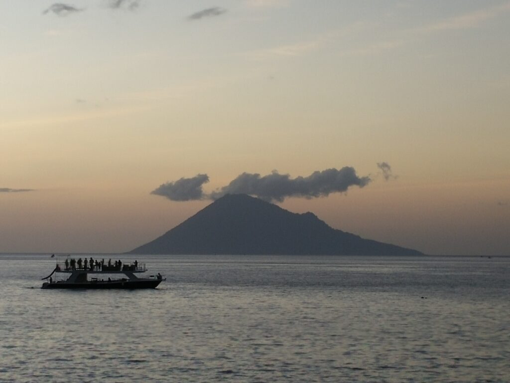 Paket Wisata Manado, Tour Lumba-Lumba