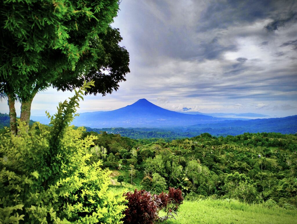 Tour Semenanjung Minahasa