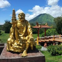 Vihara Buddhayana Kakaskasen Tomohon, Minahasa Highlands, Wisata Festival Bunga