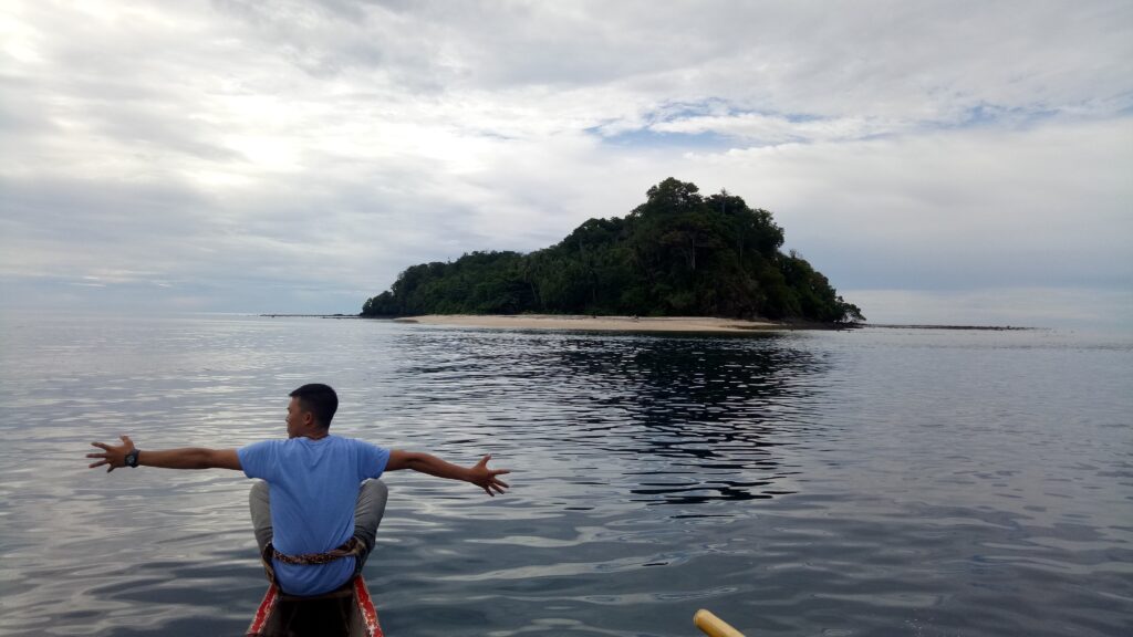 Molosing Island Camping
