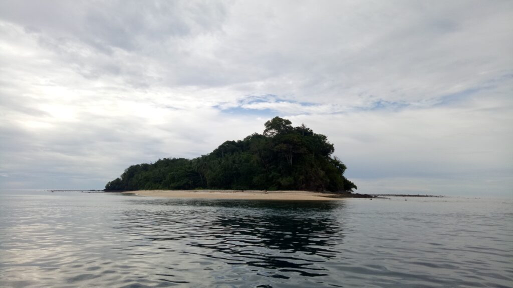 Molosing Island Camping